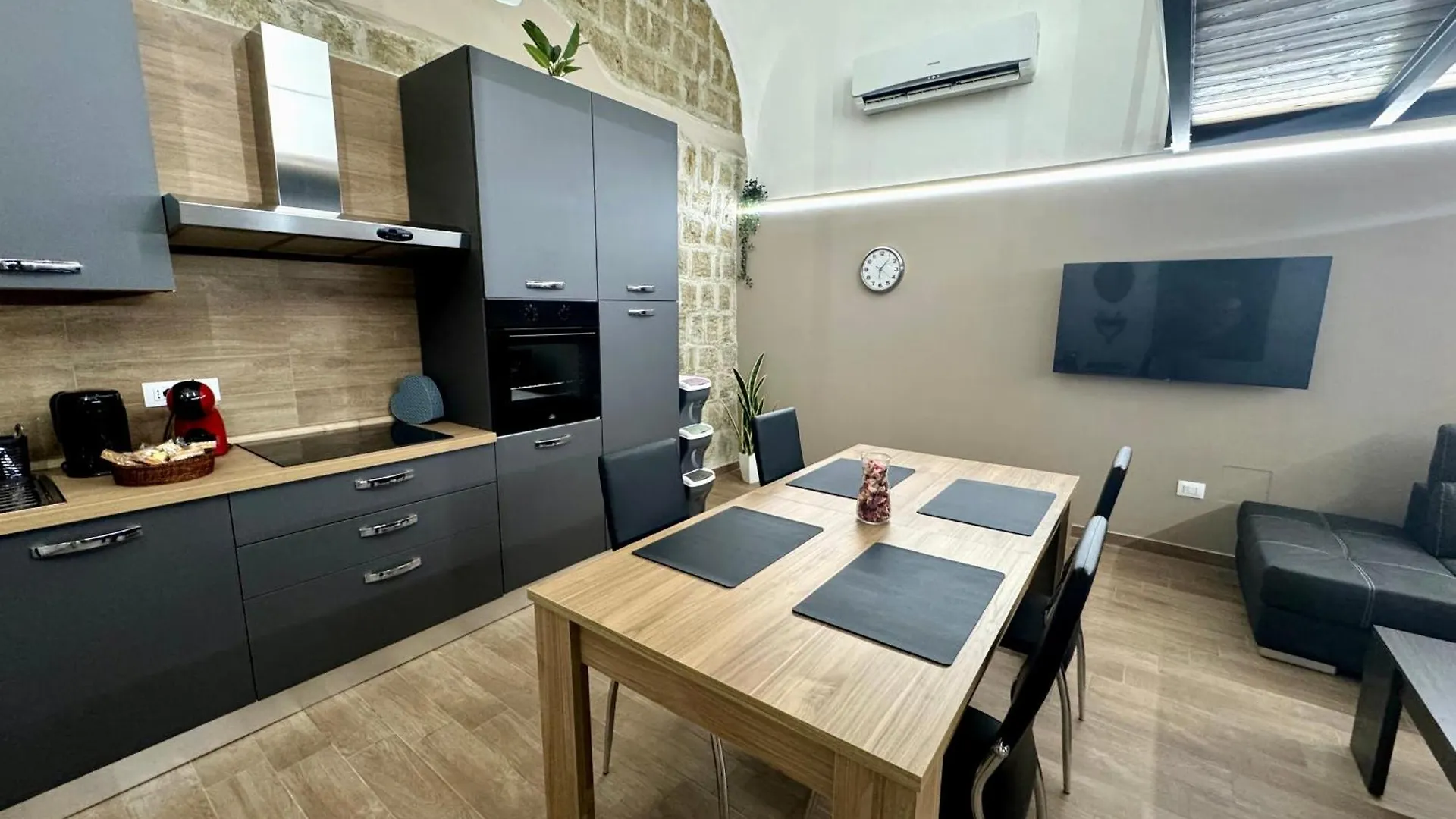 House Antoine Apartment Naples 0*,  Italy
